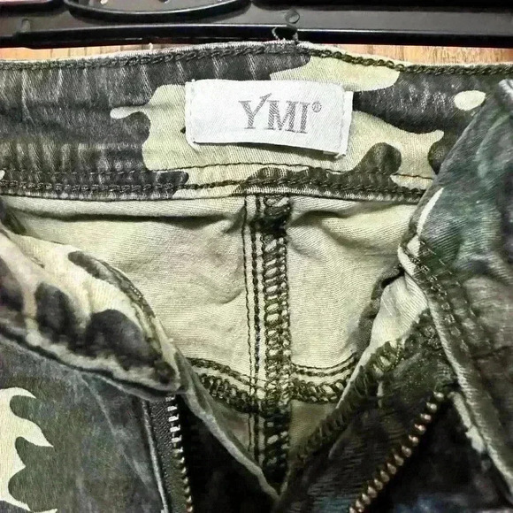 Y.M.I.  Jeans USA Junior Fringed Camo  Skirt Size Small - Picture 3 of 4